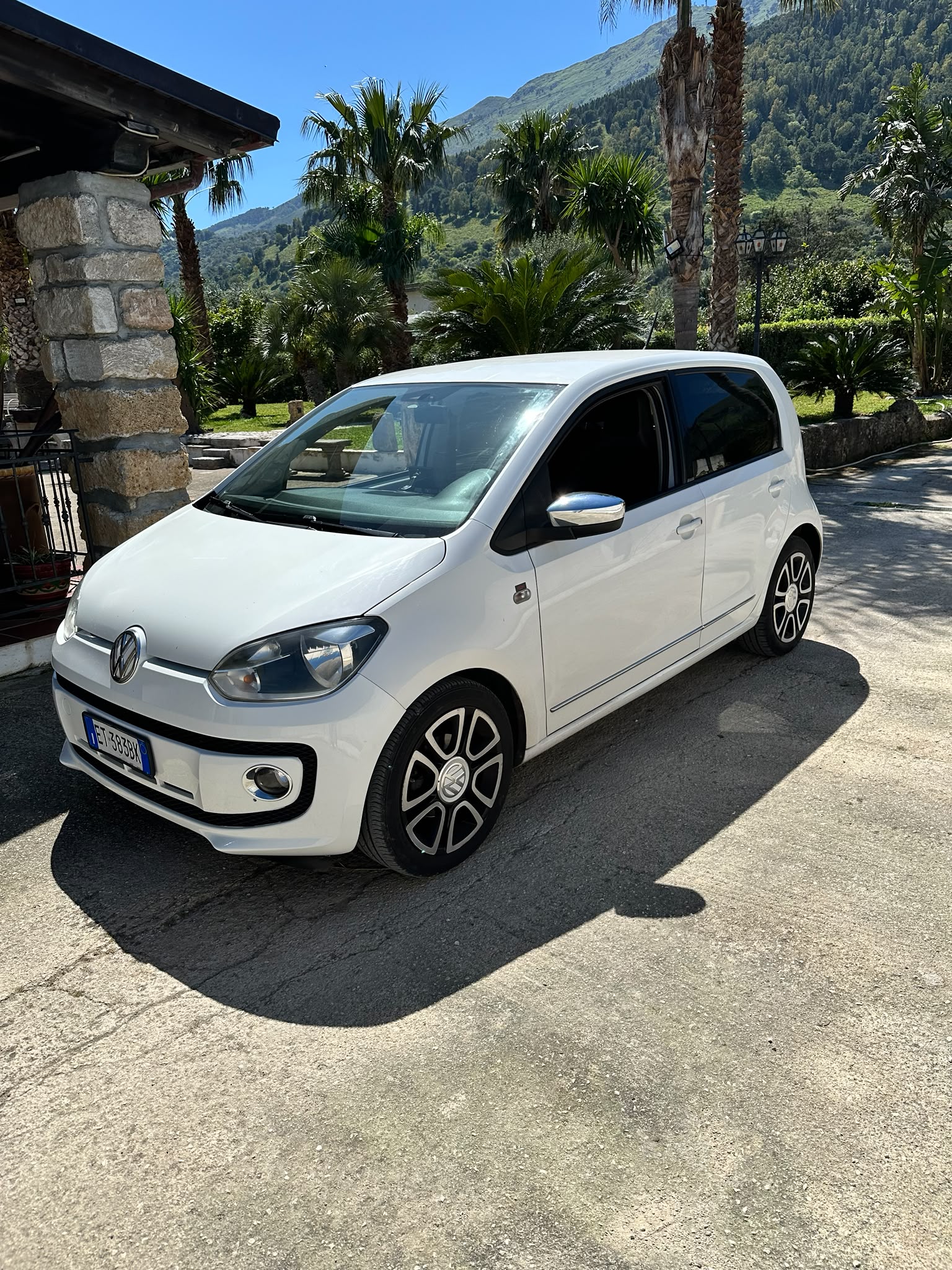 Volkswagen Up 1